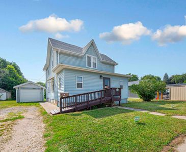 905 Lawler St