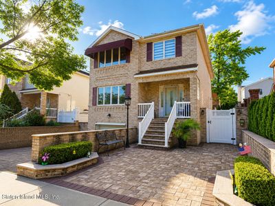 975 Lamont Ave