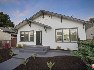 338 N Hobart Pl