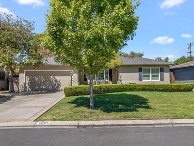 1221 Como Park Way