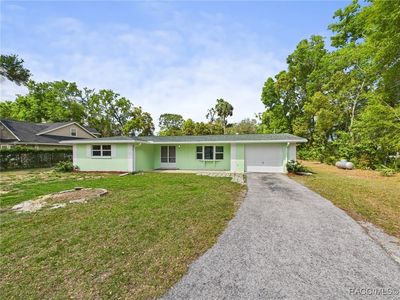 1080 N Hollywood Cir