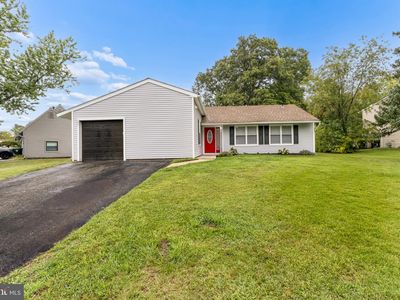 48 Pershing Ln