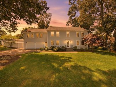 78 Riverside Dr