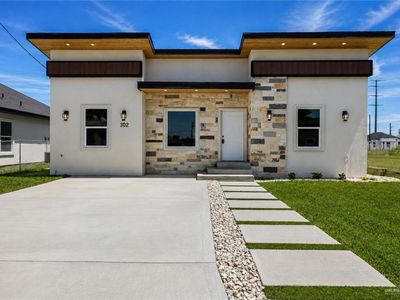 302 Valencia Dr