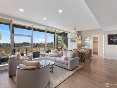 188 Bellevue Way NE #1806