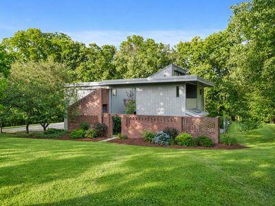3892 Gloucester Dr