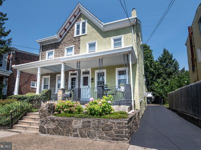 542 Dupont St