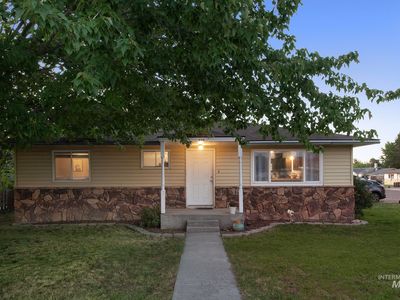 337 7th Ave N