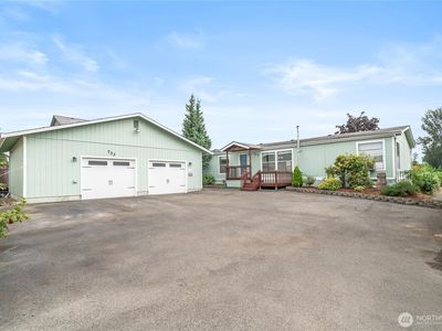 732 Algona Boulevard N