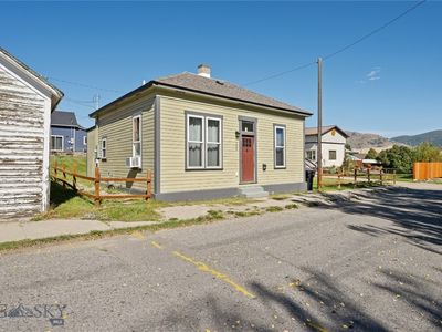 209 Curtis St