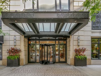 10 E Delaware Pl APT 18E