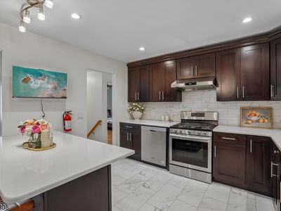 35 Iroquois Ave