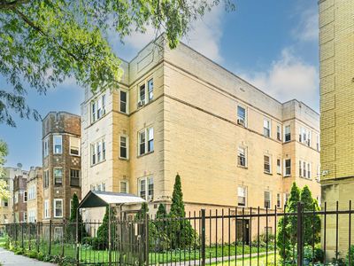 6442 N Claremont Ave APT 2