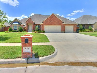 912 Trisha Ln