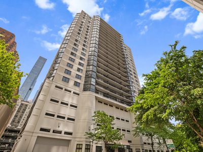 33 W Delaware Pl APT 22J