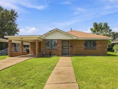 1109 Michael St