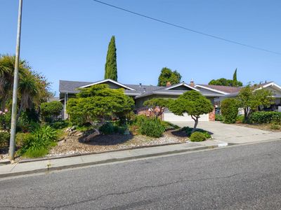 2275 Cambridge Drive