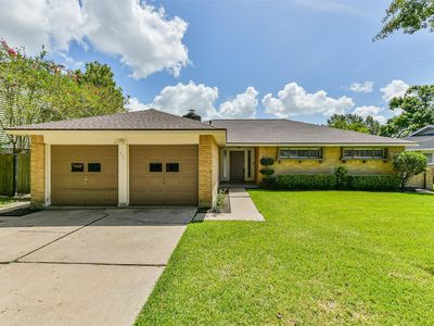 311 Stonehenge Ln