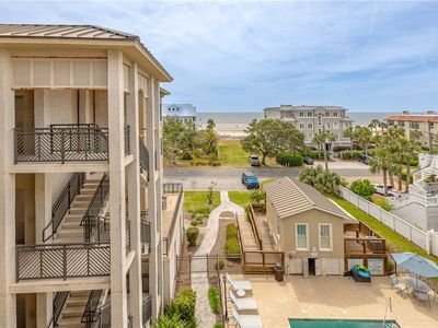 1015 Beachview Dr #306