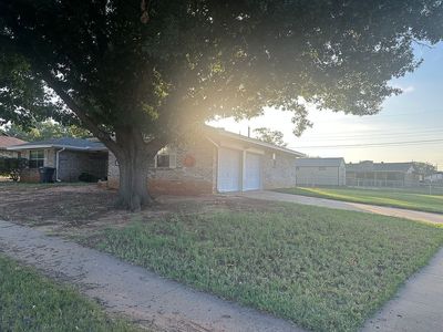 4701 Lois Ln