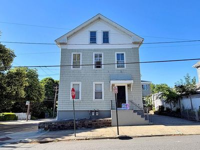 85 E George St
