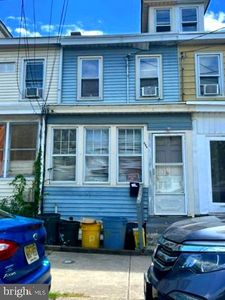 919 William St