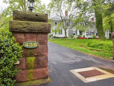 438 Whitney Ave APT 3