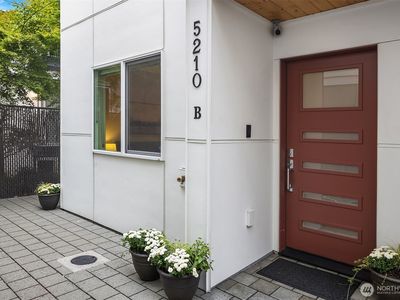 5210 B Brooklyn Avenue NE