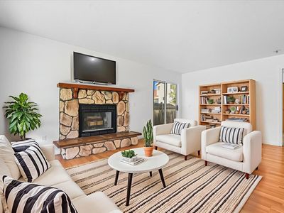 2933 S Roundtable Rd