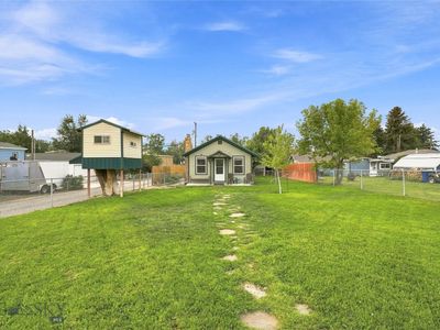 506 1st St W
