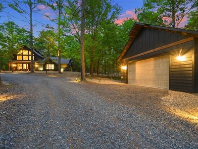 590 Three Creeks Rd