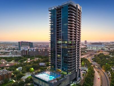 3130 N Harwood St APT 1606