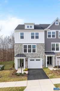 3048 Farrow Cir