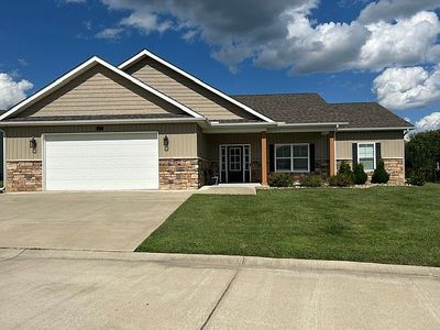 32 Loraine Way