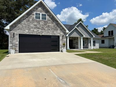 1114 Glory Ln