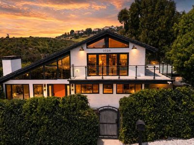 3525 Coast View Dr