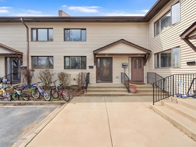 Property at 4735 Yender Ave APT 6, Lisle, IL