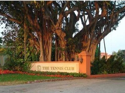 660 Tennis Club Dr APT 101