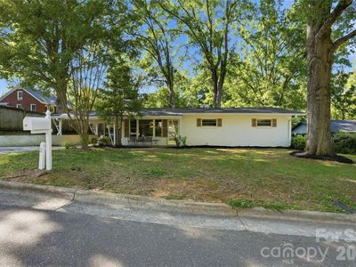 25 Ridenhour Ct SE