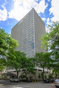 1 E Scott St APT 1403