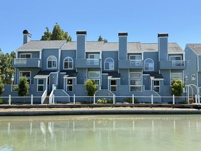 881 Boardwalk Pl