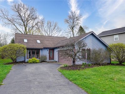 8 Fieldstone Ln