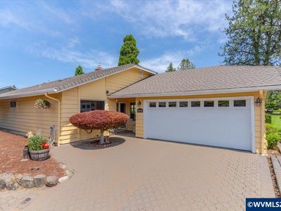3218 Oakcrest Dr NW