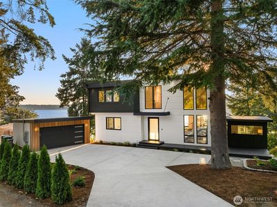 6815 Lake Washington Boulevard SE