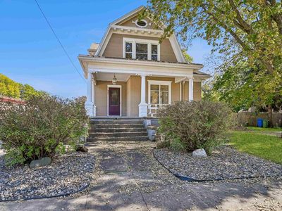 407 3rd St SE