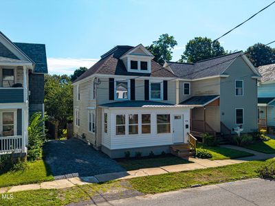 32 1/2 Oak Street