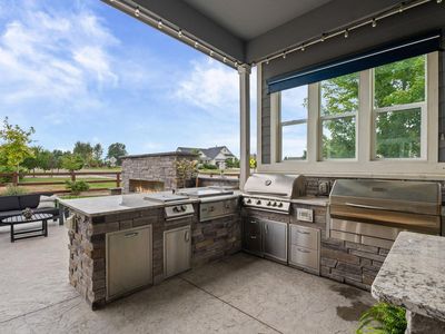 897 Shade Tree Dr