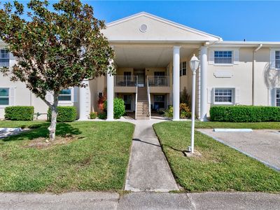 700 Lake Orchid Cir APT 205