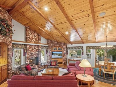 137 Bayside Dr