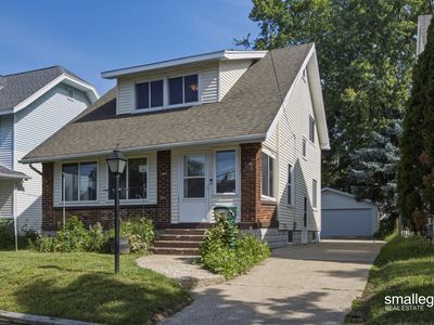15 Burr Oak St NW